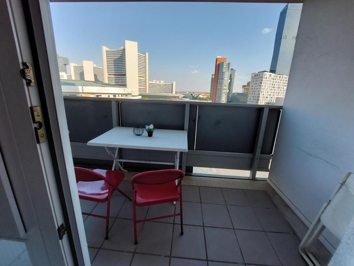 Tower Apartment With Private Terrace Next To Uno Vienna Exterior photo